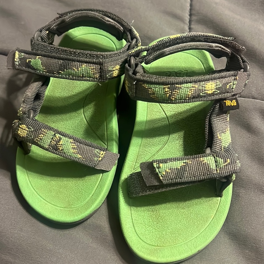 Teva size 8 toddler